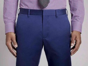 stirare i pantaloni