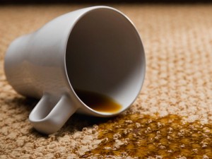 togliere le macchie di caffe