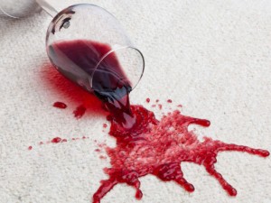 togliere le macchie di vino